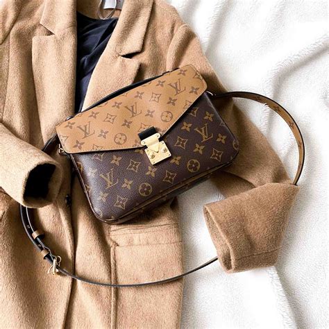 louis vuitton pochette metis reviews.